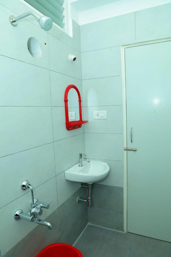 Lia'S Homestay Puducherry Buitenkant foto